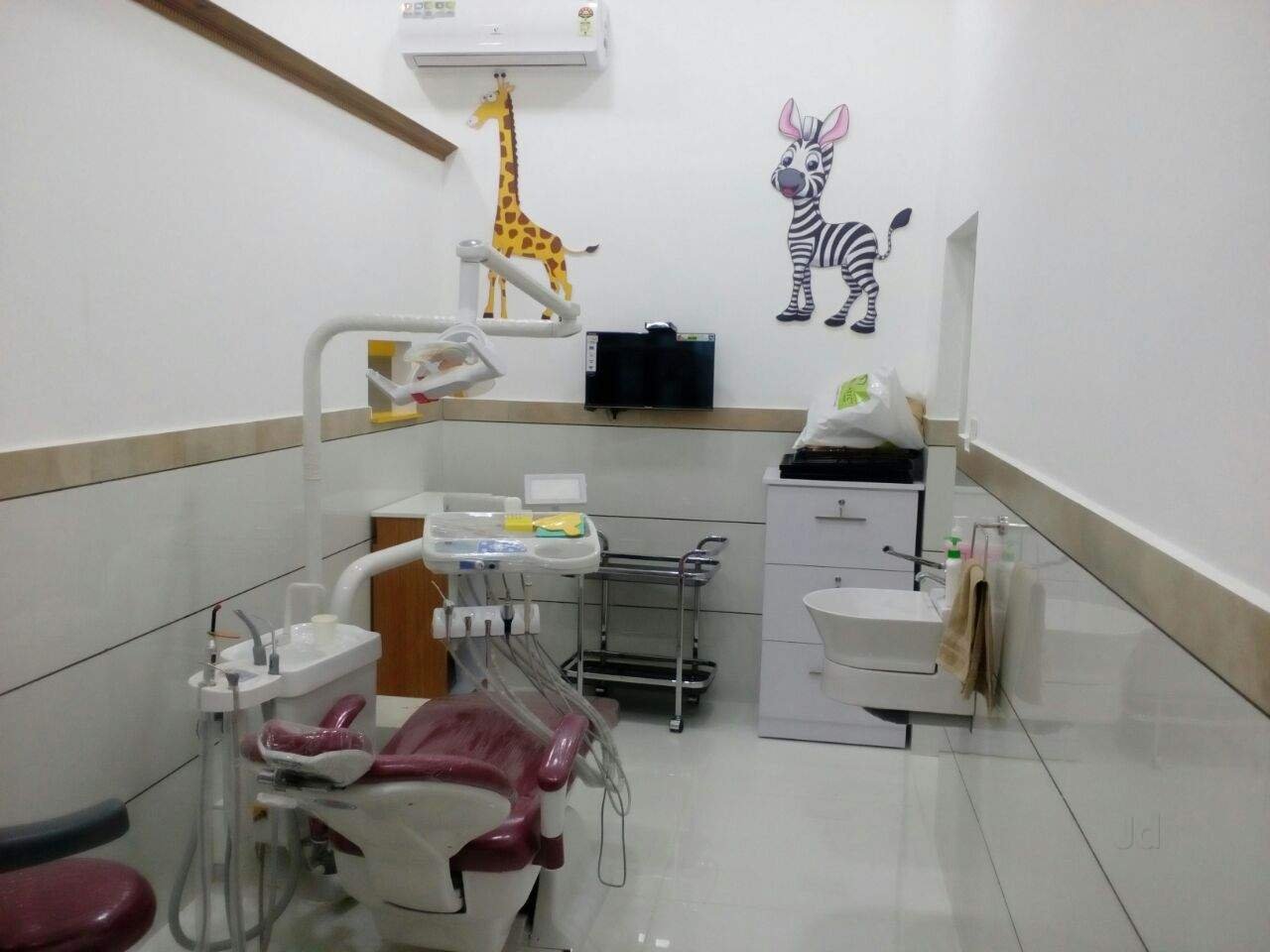 dr-sagirs-dentistry-ayyanthole-thrissur-dentists-7b20r